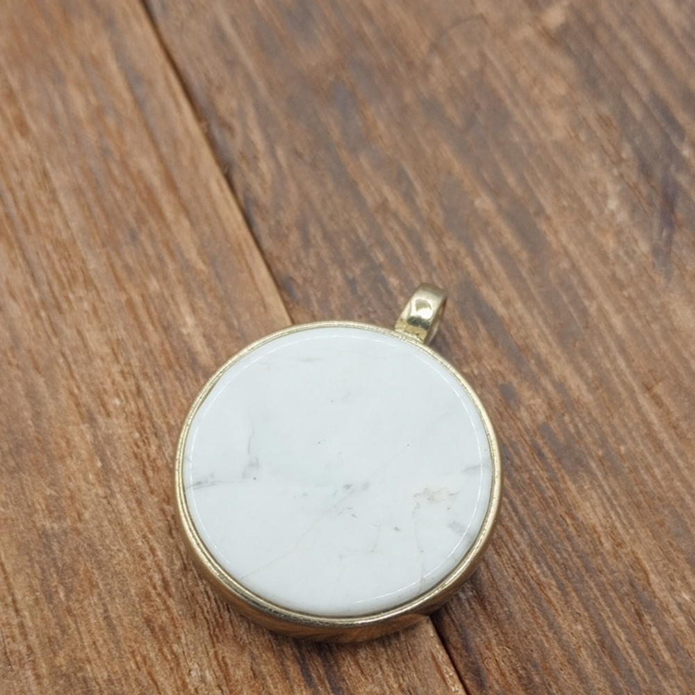 White Howlite Round Pendant Necklace with Gold  Tone Frame P244